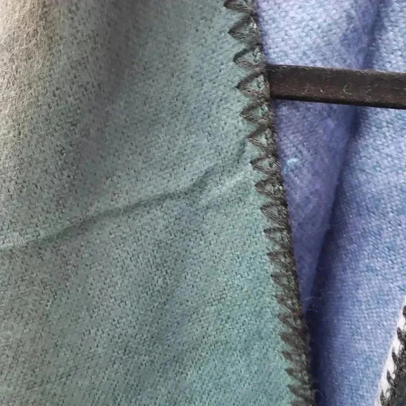 L.I.B. Blue/Green/Gray Colorblock Cape Brand New - Picture 5 of 5